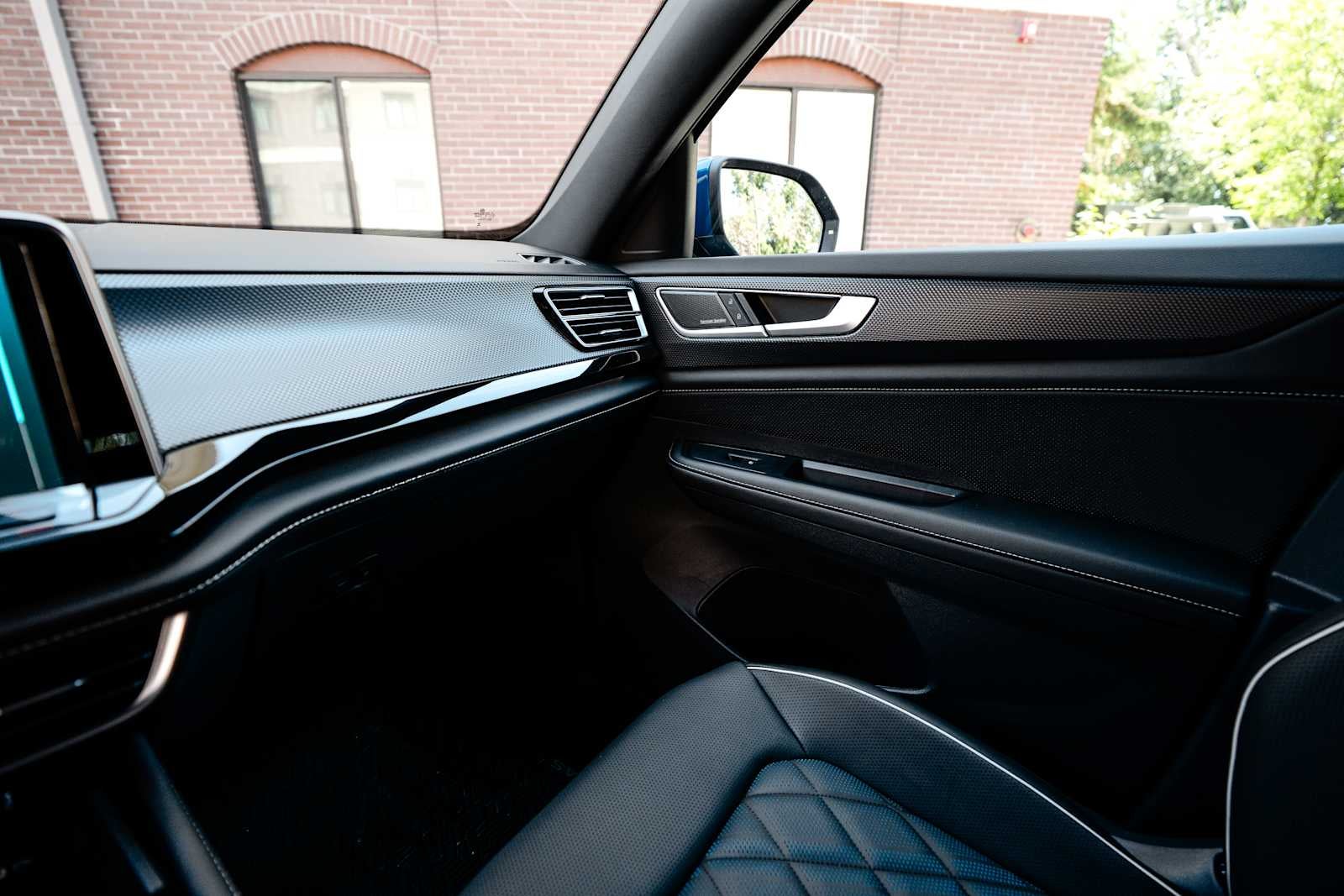 2025 Volkswagen Atlas Cross Sport 2.0T SEL Premium R-Line