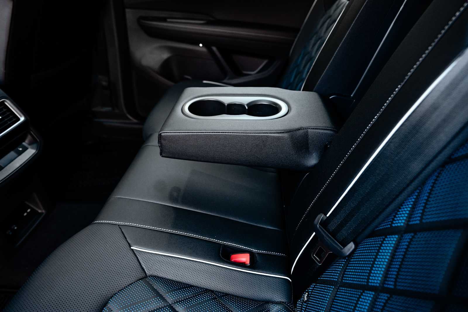 2025 Volkswagen Atlas Cross Sport 2.0T SEL Premium R-Line