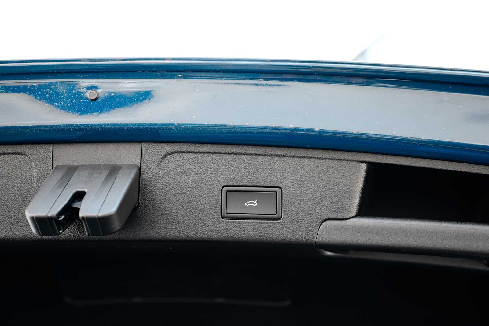 2025 Volkswagen Atlas Cross Sport 2.0T SEL Premium R-Line