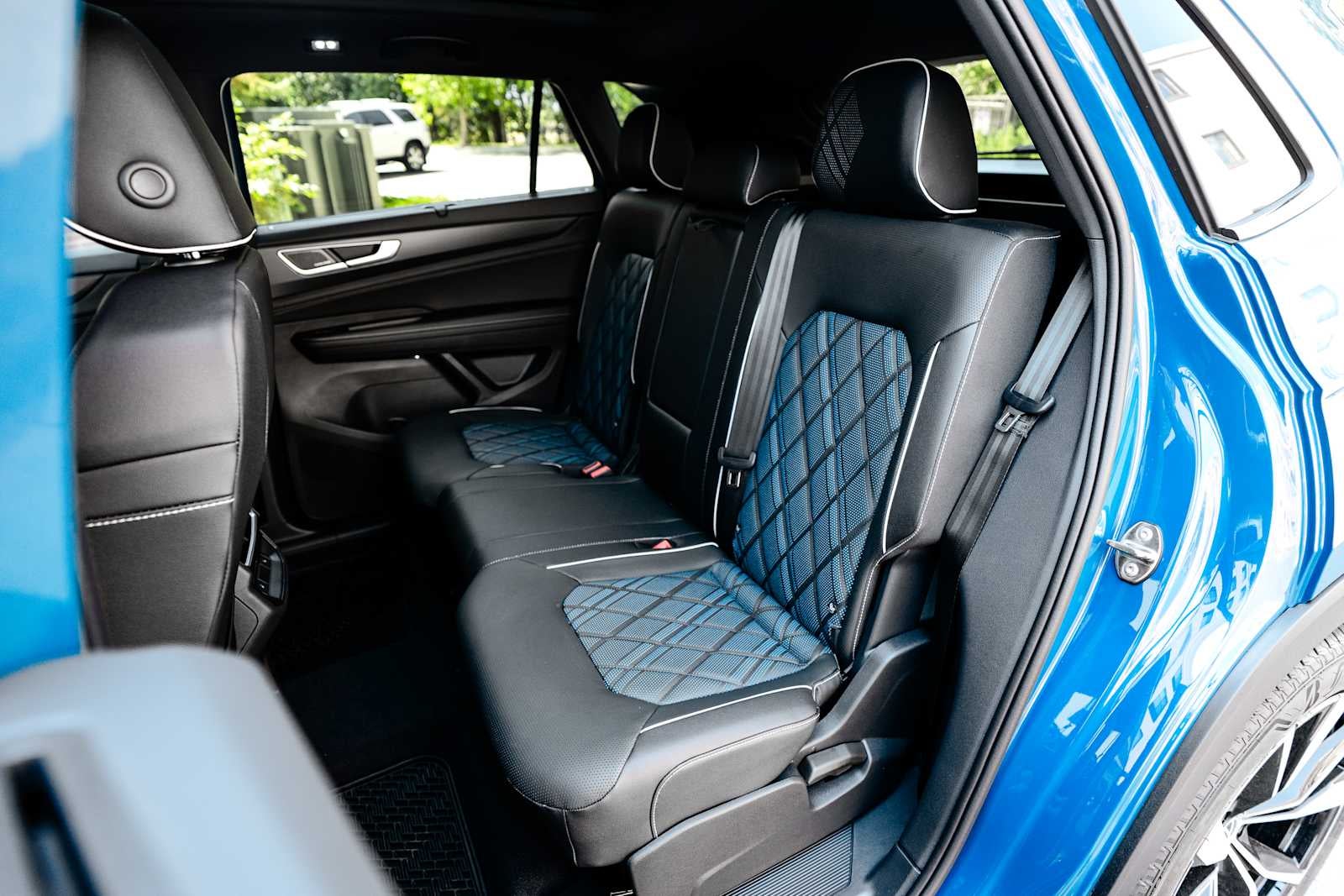 2025 Volkswagen Atlas Cross Sport 2.0T SEL Premium R-Line