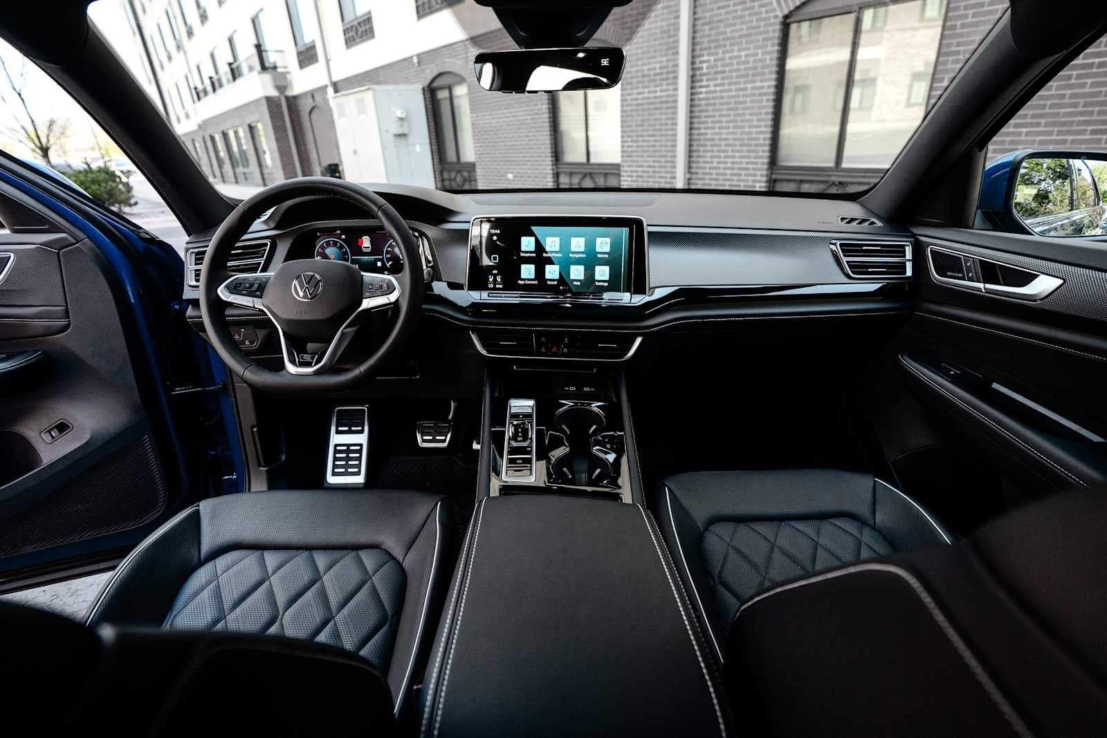 2025 Volkswagen Atlas Cross Sport 2.0T SEL Premium R-Line