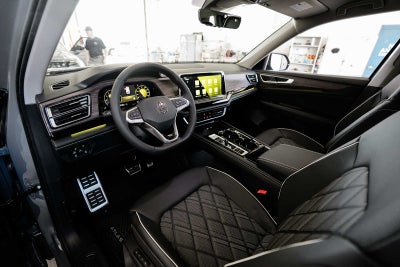 2026 Volkswagen Atlas 2.0T SEL Premium R-Line