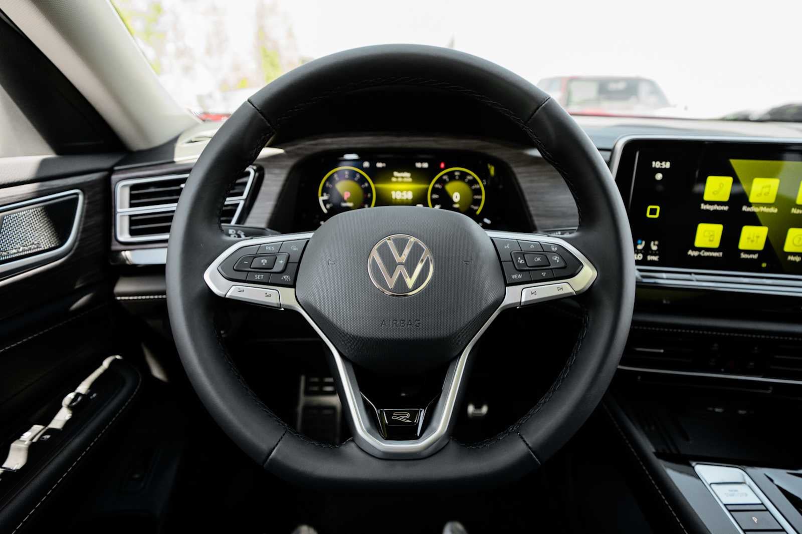 2026 Volkswagen Atlas 2.0T SEL Premium R-Line