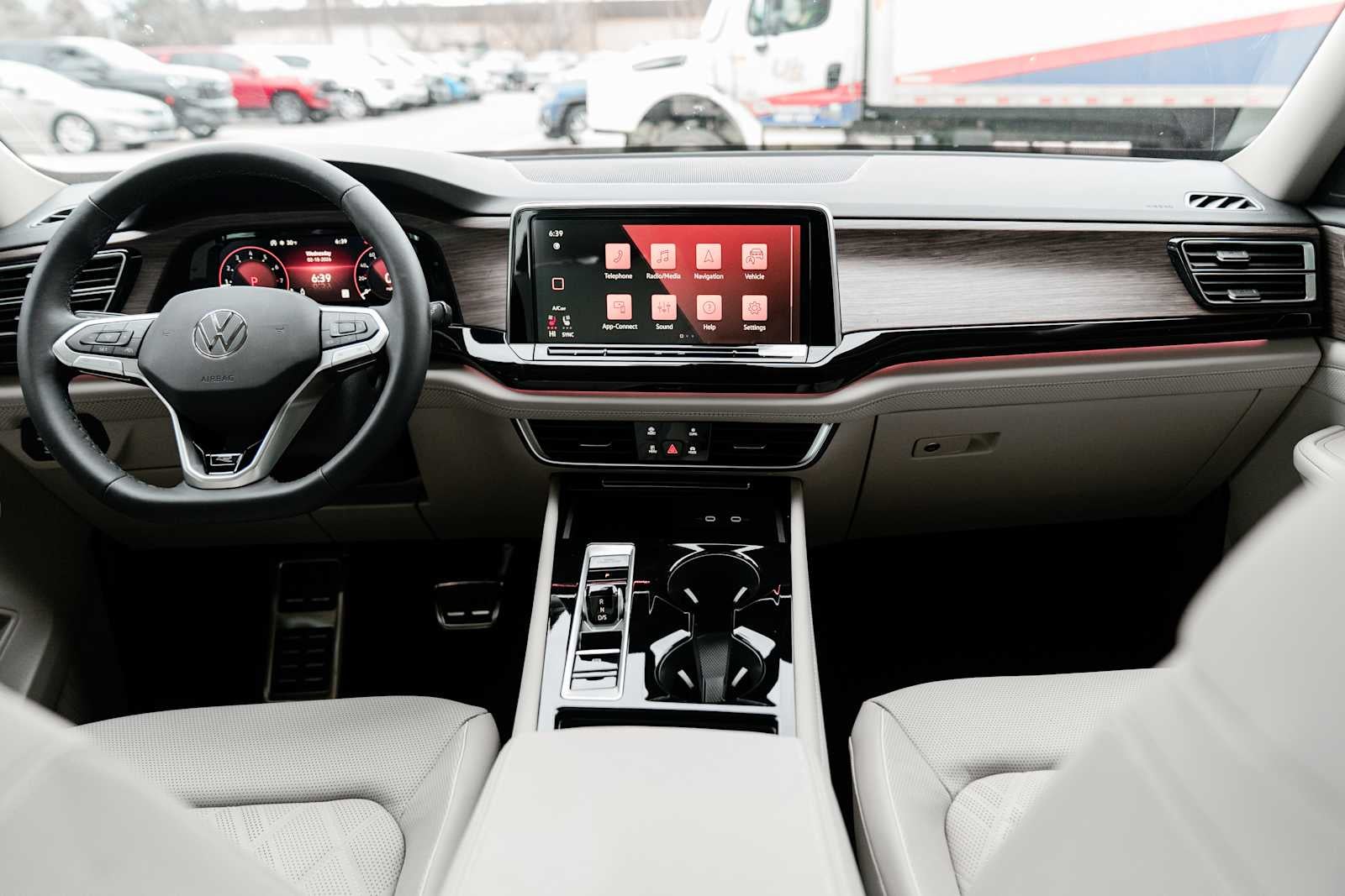 2026 Volkswagen Atlas 2.0T SEL Premium R-Line