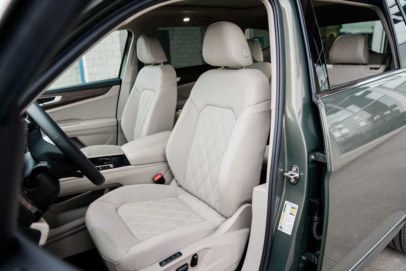 2026 Volkswagen Atlas 2.0T SEL Premium R-Line