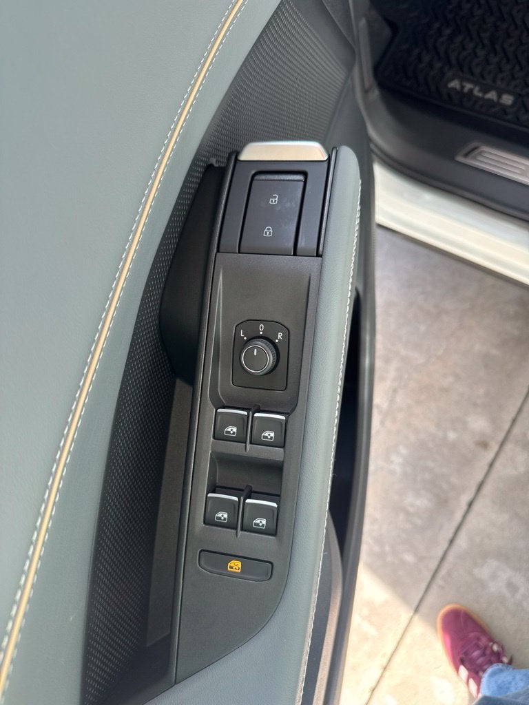 2027 Volkswagen Atlas SE w/Technology