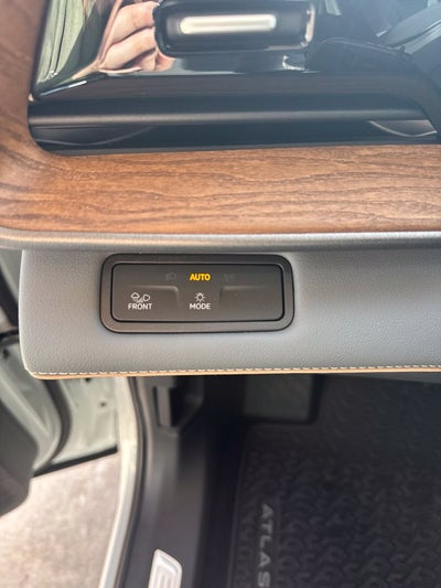2027 Volkswagen Atlas SE w/Technology
