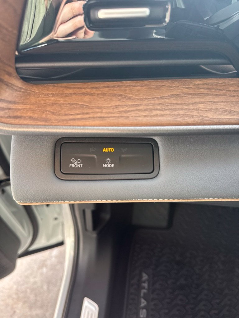 2027 Volkswagen Atlas SE w/Technology