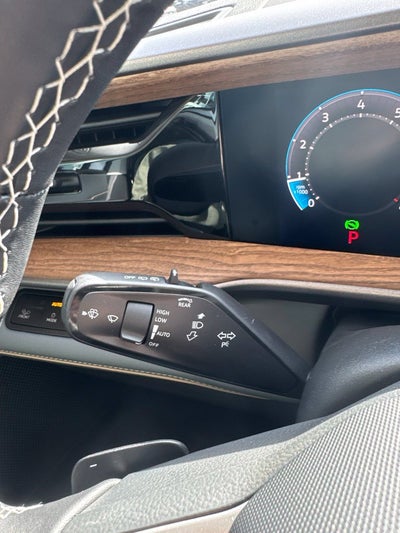 2027 Volkswagen Atlas SE w/Technology