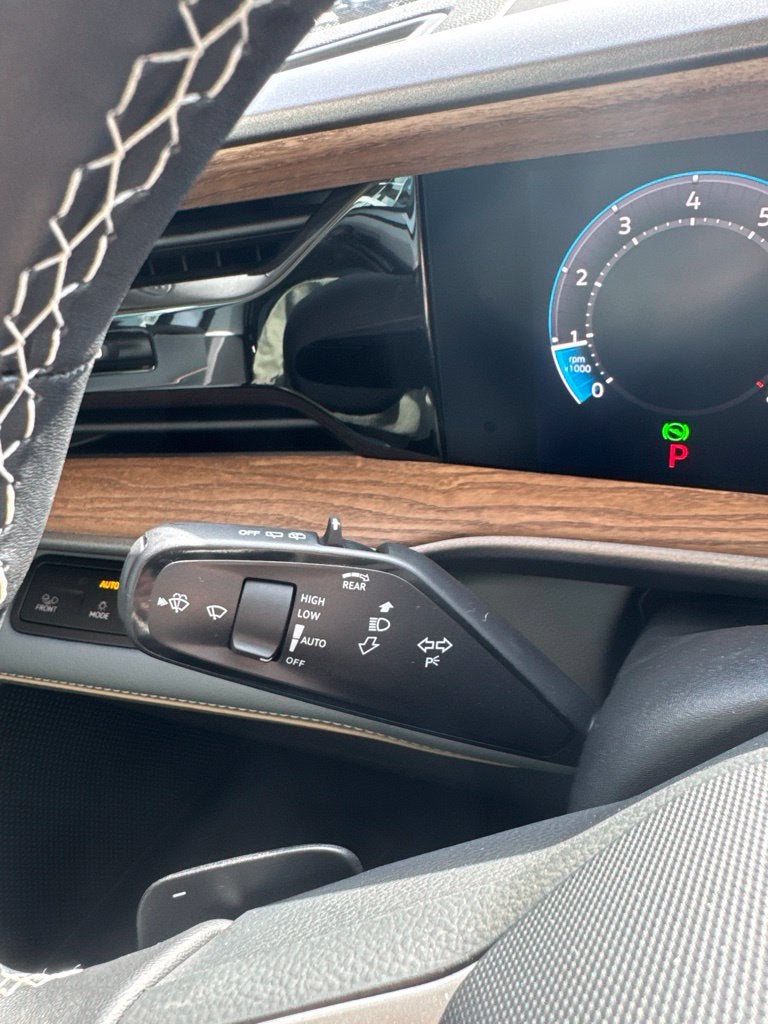 2027 Volkswagen Atlas SE w/Technology