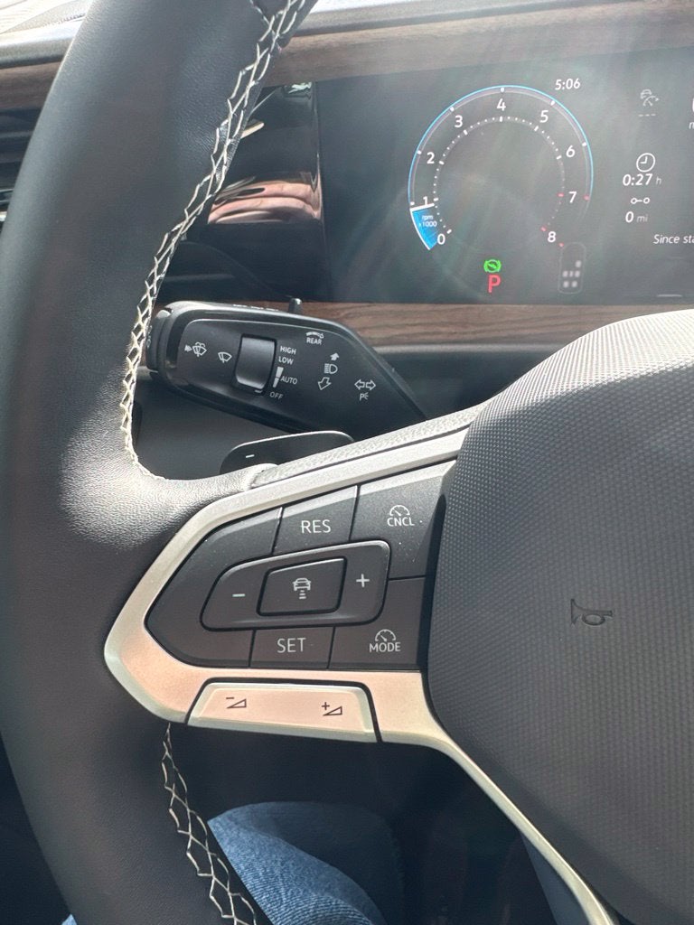2027 Volkswagen Atlas SE w/Technology