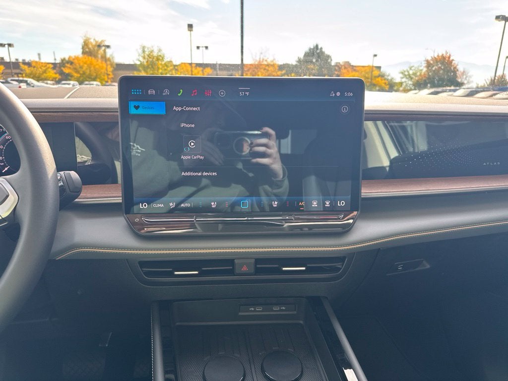 2027 Volkswagen Atlas SE w/Technology