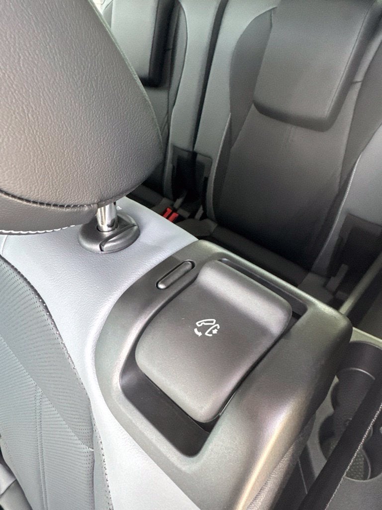 2027 Volkswagen Atlas SE w/Technology