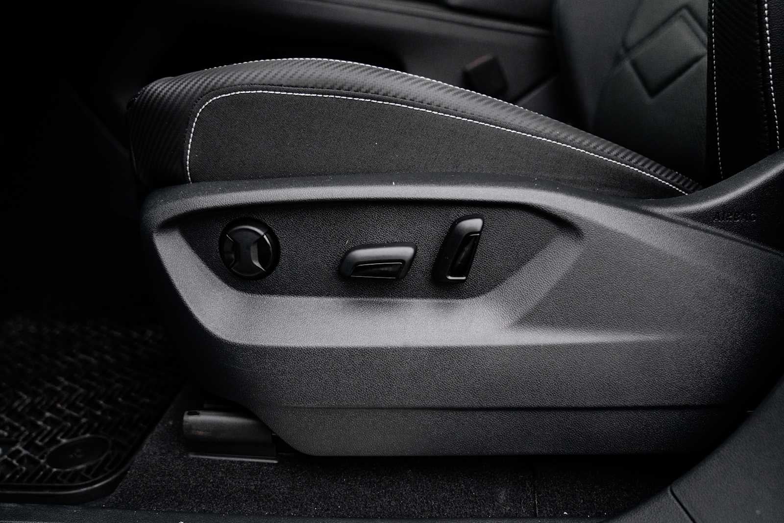 2026 Volkswagen Atlas Cross Sport 2.0T SE w/Tech 4MOTION