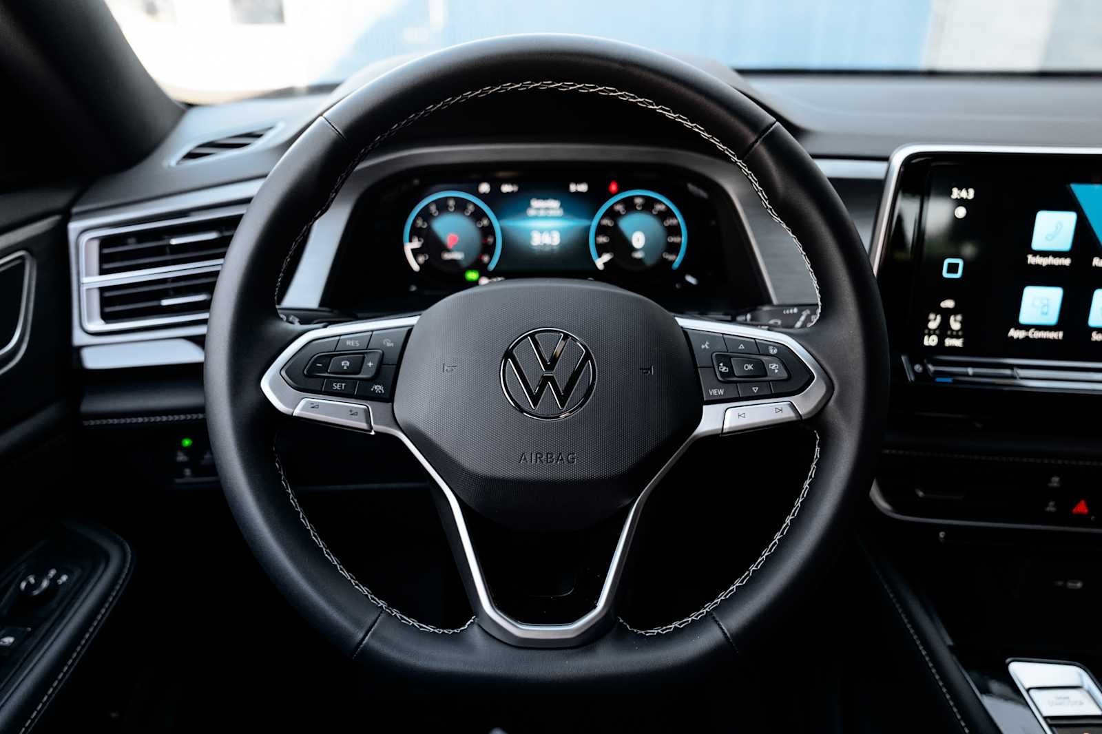 2026 Volkswagen Atlas Cross Sport 2.0T SE w/Technology