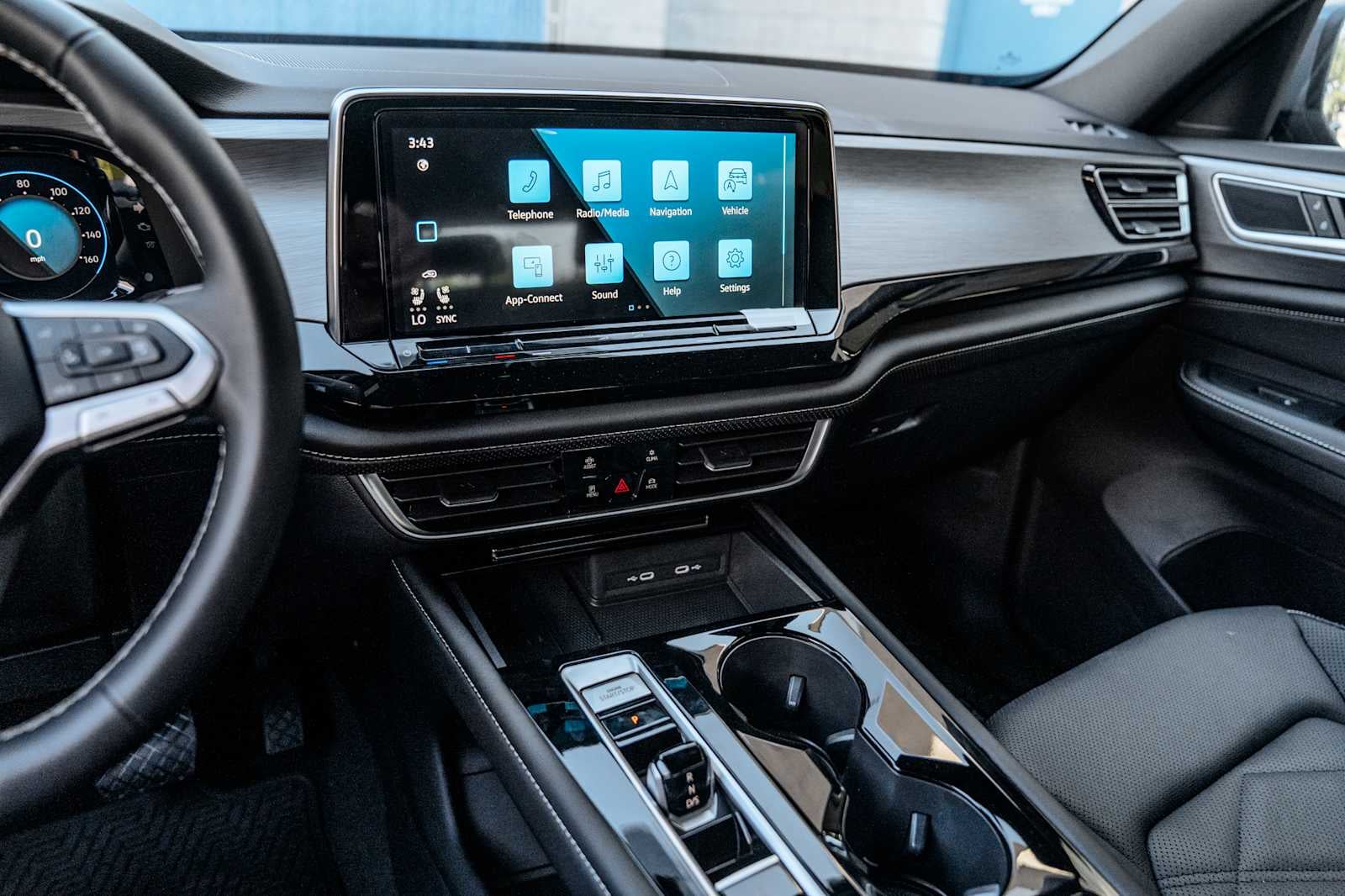 2026 Volkswagen Atlas Cross Sport 2.0T SE w/Technology