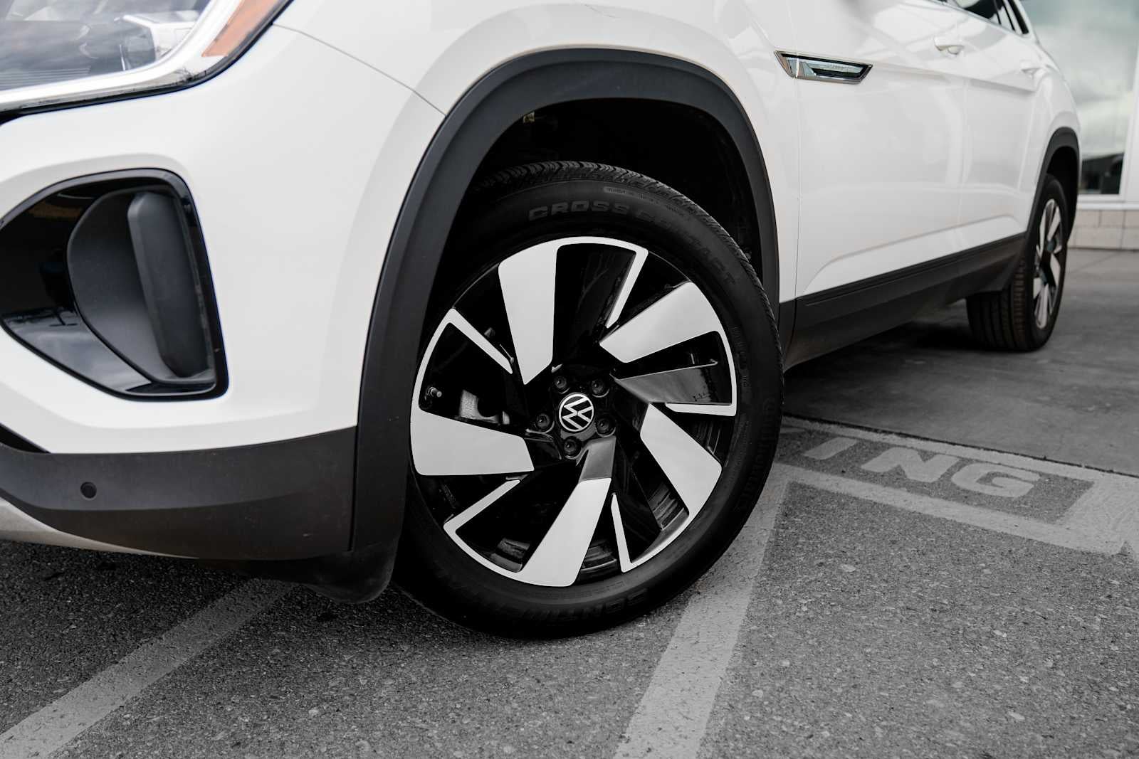 2025 Volkswagen Atlas Cross Sport 2.0T SE w/Technology