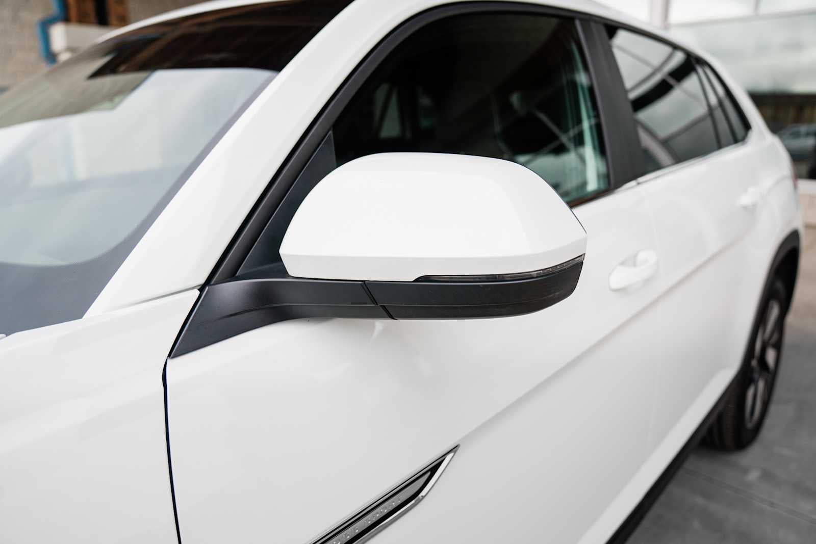 2025 Volkswagen Atlas Cross Sport 2.0T SE w/Technology