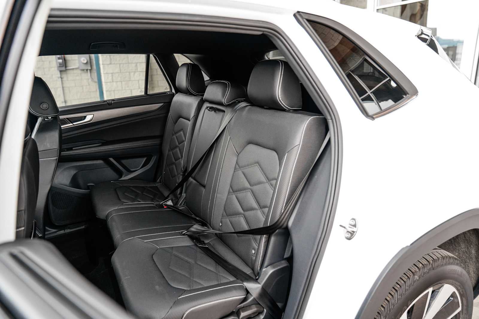 2025 Volkswagen Atlas Cross Sport 2.0T SE w/Technology