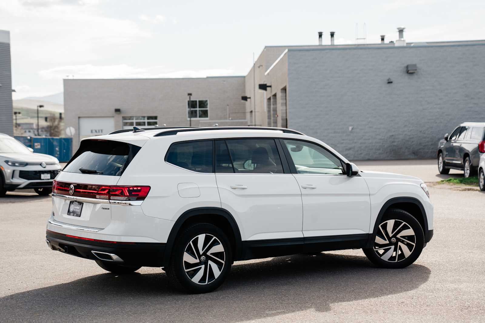2025 Volkswagen Atlas 2.0T SE w/Technology