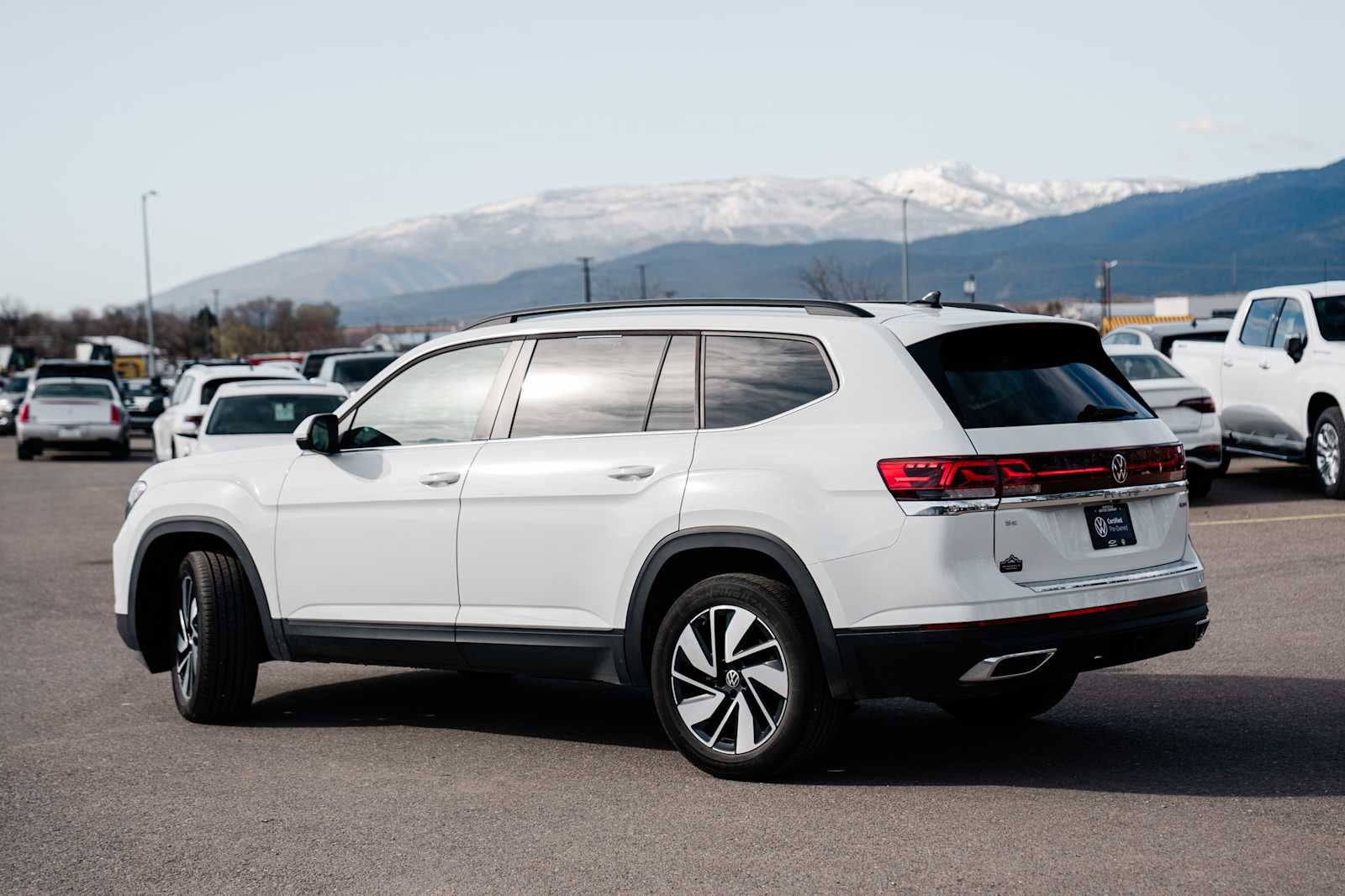 2025 Volkswagen Atlas 2.0T SE w/Technology