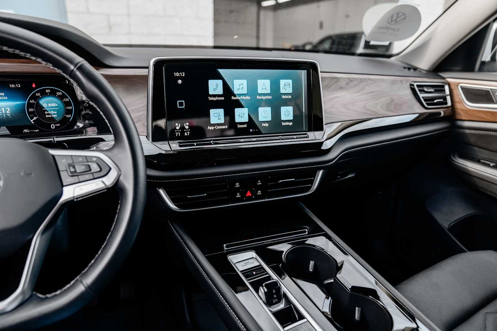 2025 Volkswagen Atlas 2.0T SE w/Technology