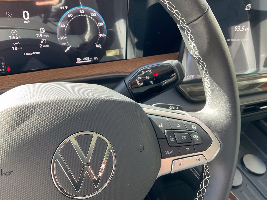 2027 Volkswagen Atlas 2.0T SE w/ Technology