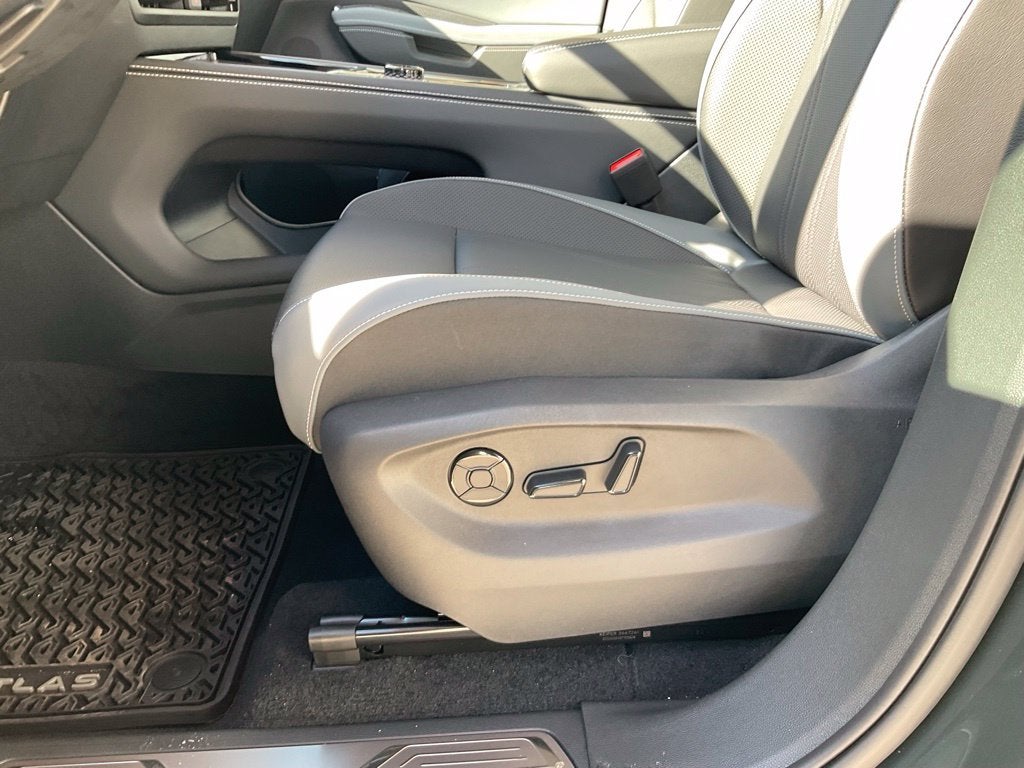 2027 Volkswagen Atlas 2.0T SE w/ Technology