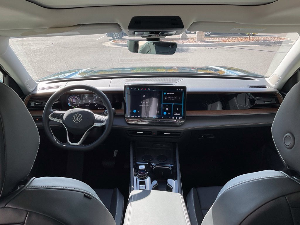 2027 Volkswagen Atlas 2.0T SE w/ Technology