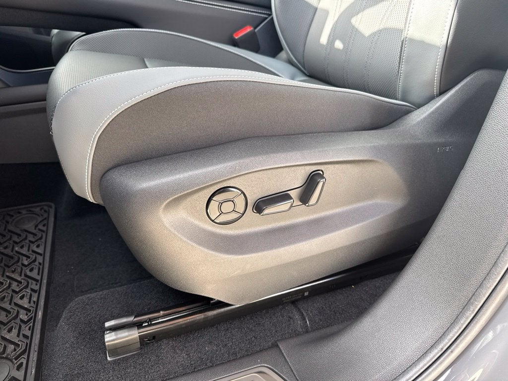 2027 Volkswagen Atlas SE w/Technology
