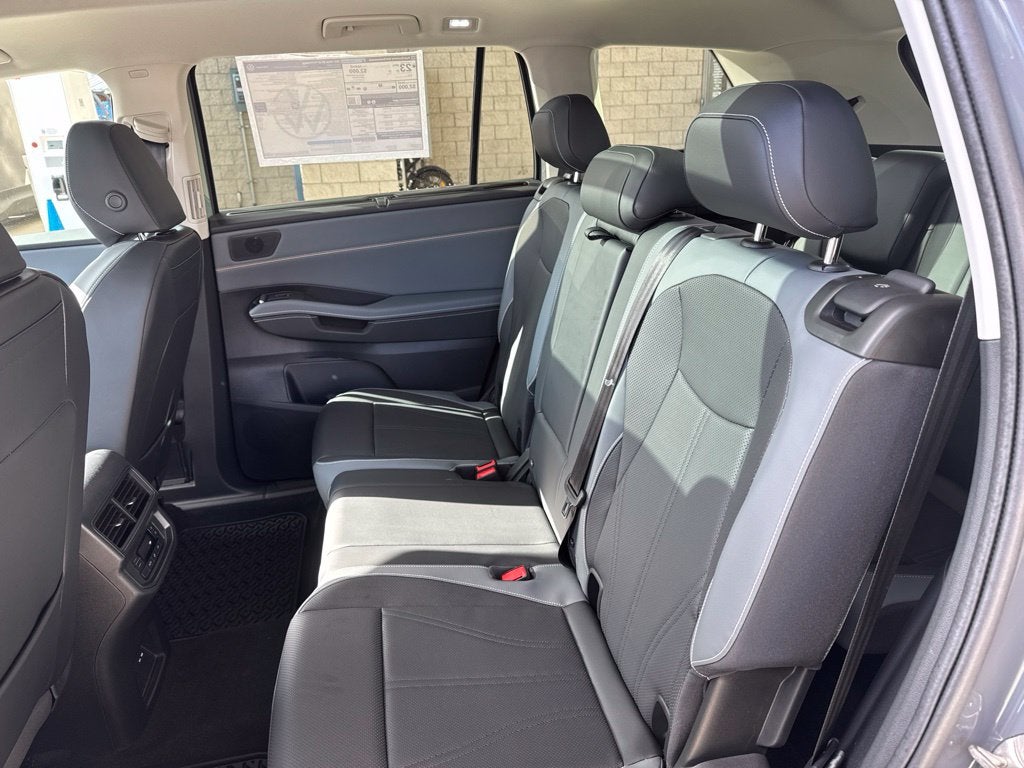 2027 Volkswagen Atlas SE w/Technology