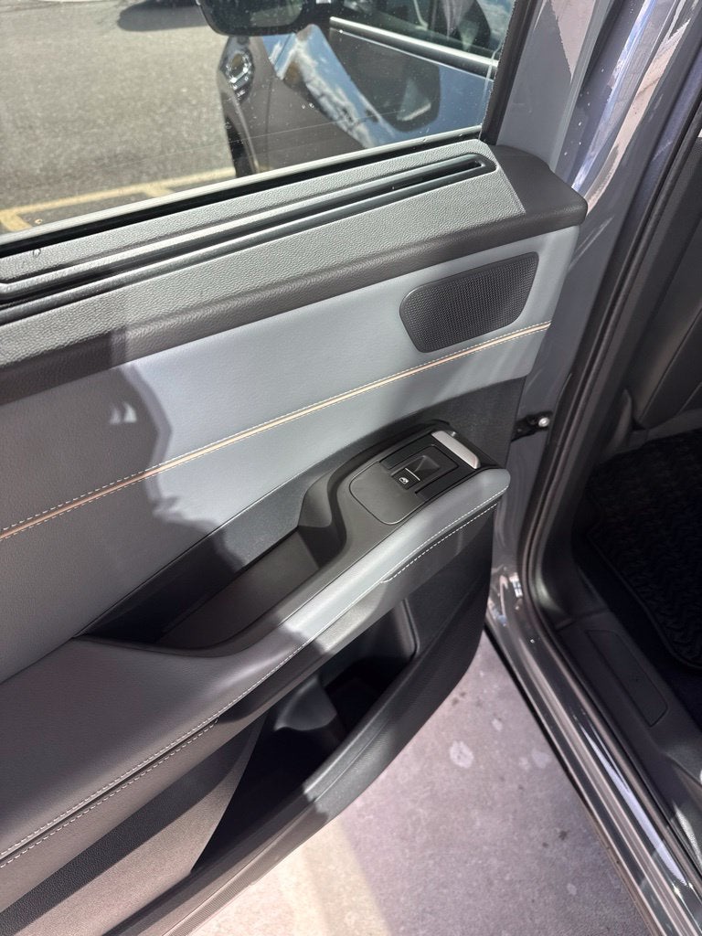 2027 Volkswagen Atlas SE w/Technology