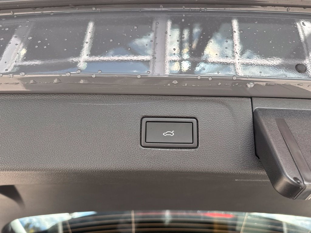 2027 Volkswagen Atlas SE w/Technology