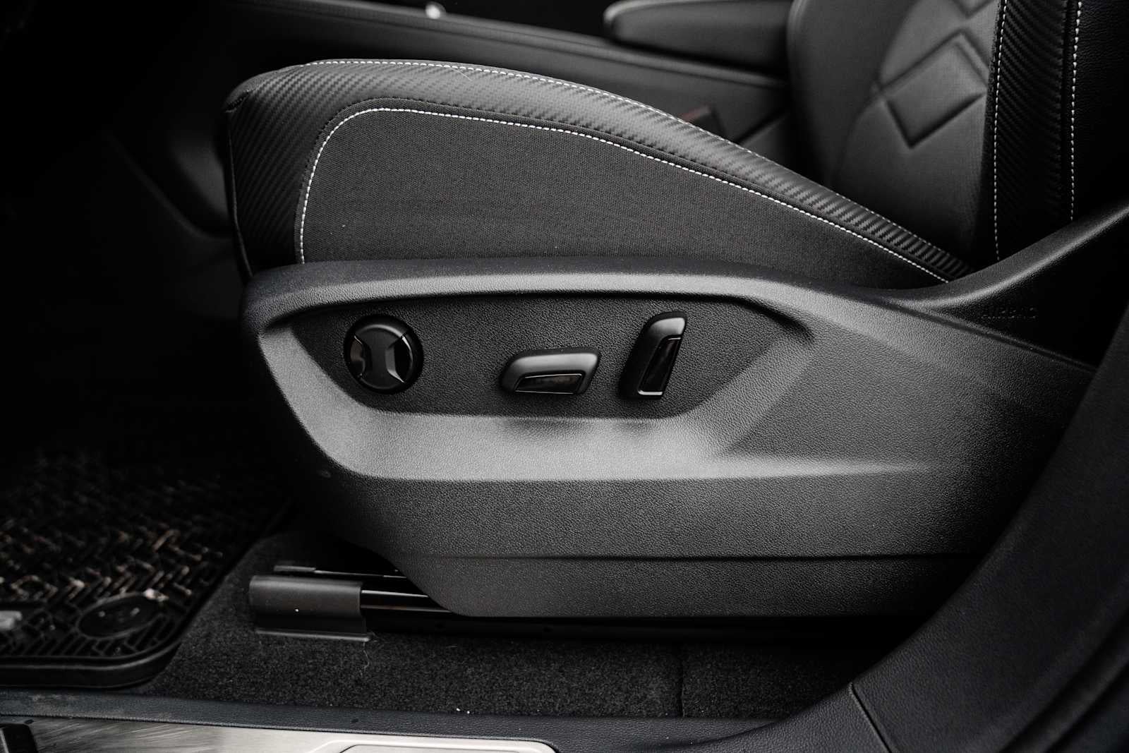 2026 Volkswagen Atlas Cross Sport 2.0T SE w/Tech 4MOTION