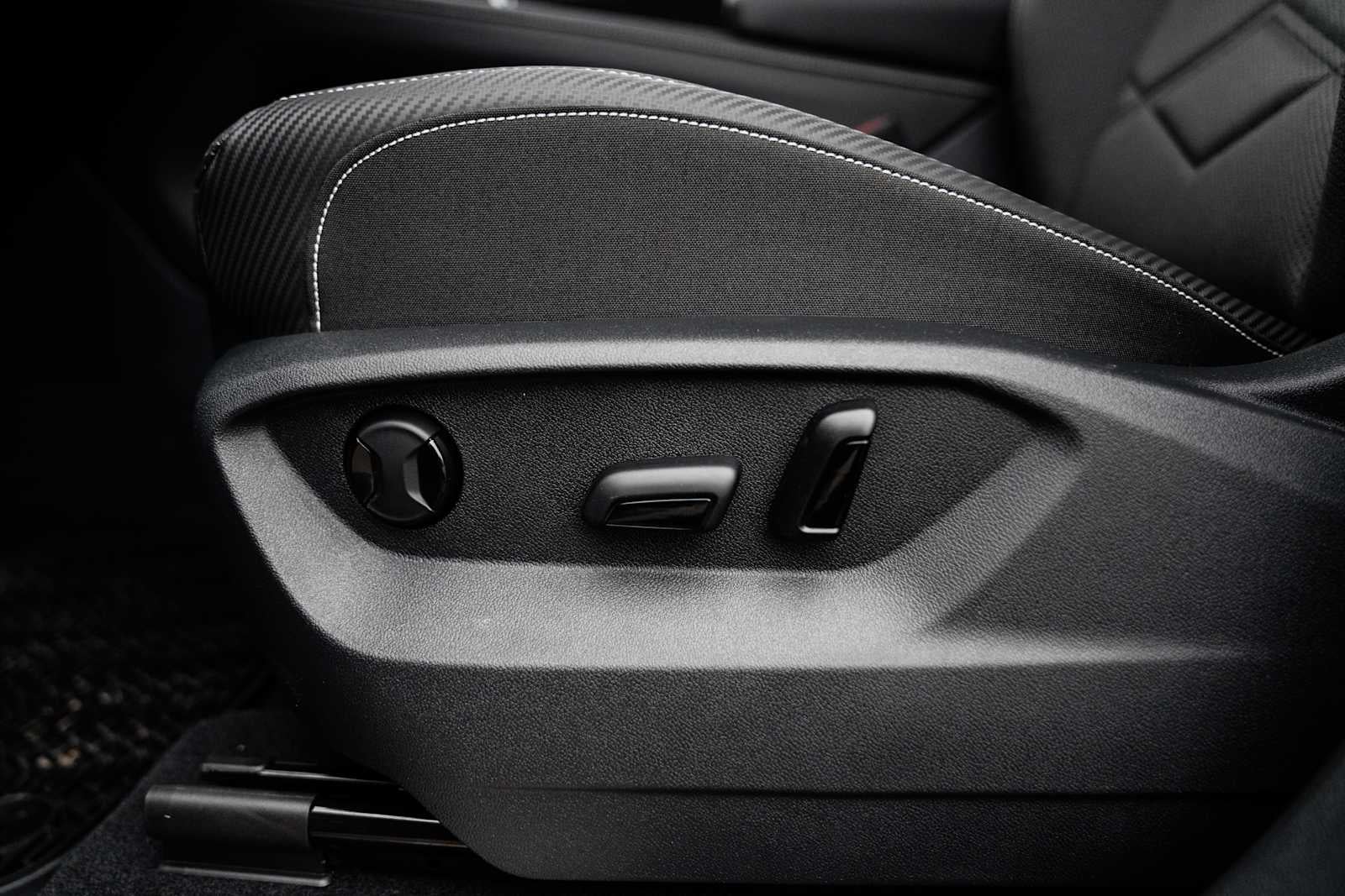 2026 Volkswagen Atlas Cross Sport 2.0T SE w/Tech 4MOTION