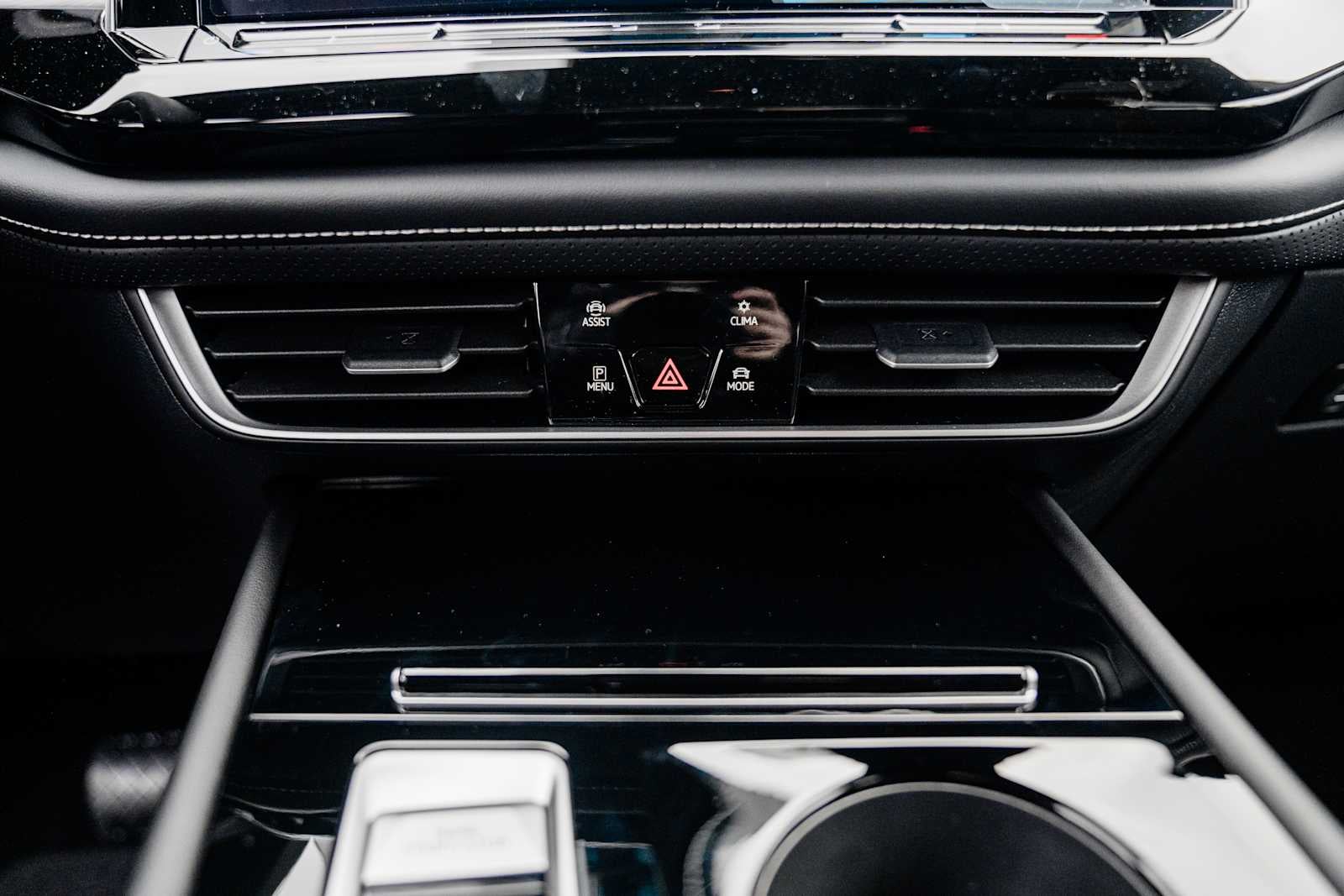 2026 Volkswagen Atlas Cross Sport 2.0T SE w/Tech 4MOTION