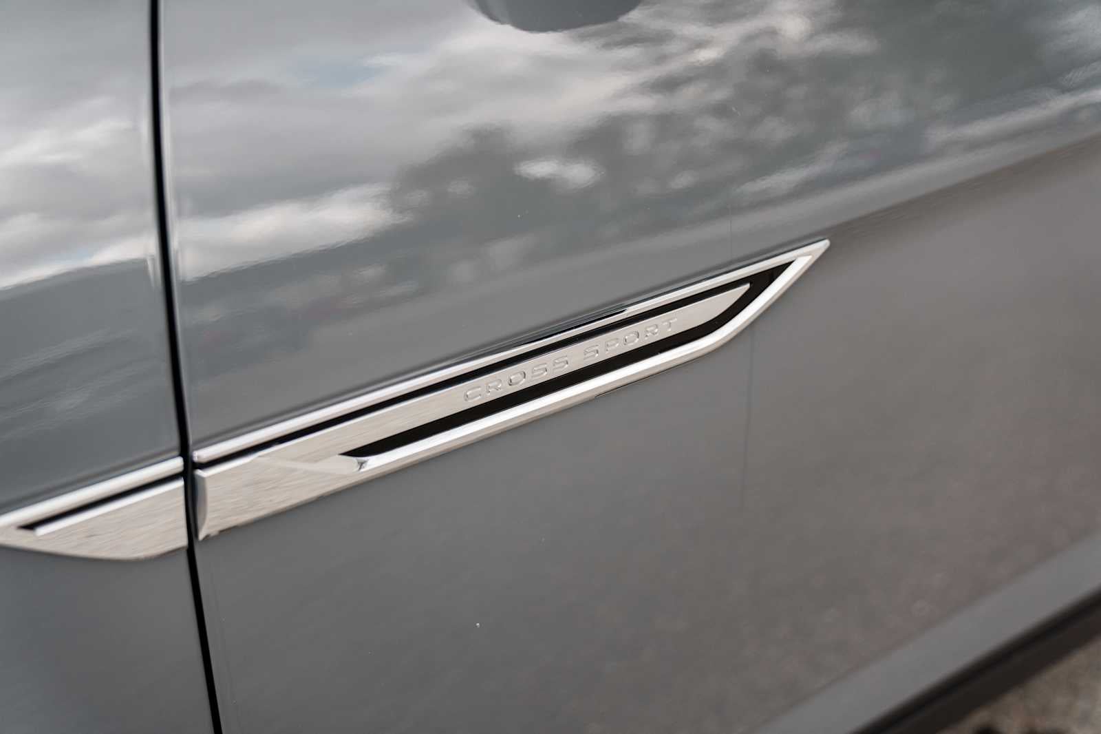 2025 Volkswagen Atlas Cross Sport 2.0T SE w/Technology