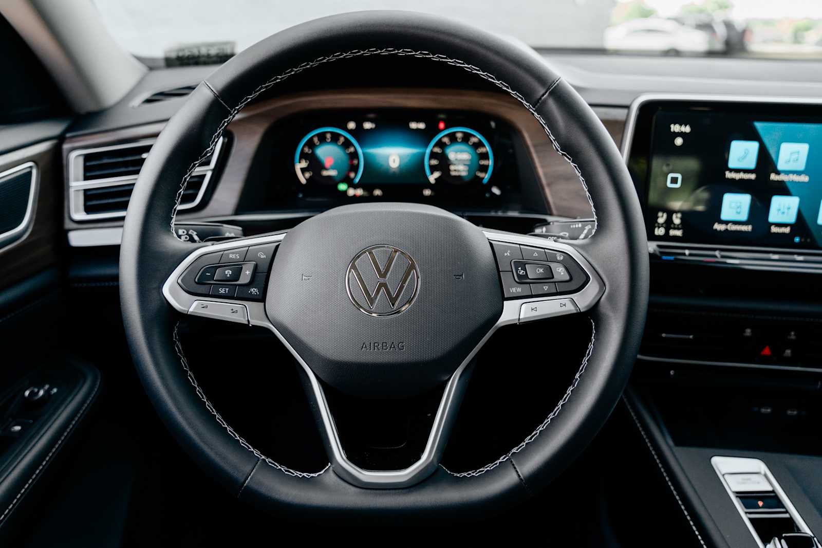 2025 Volkswagen Atlas 2.0T SE