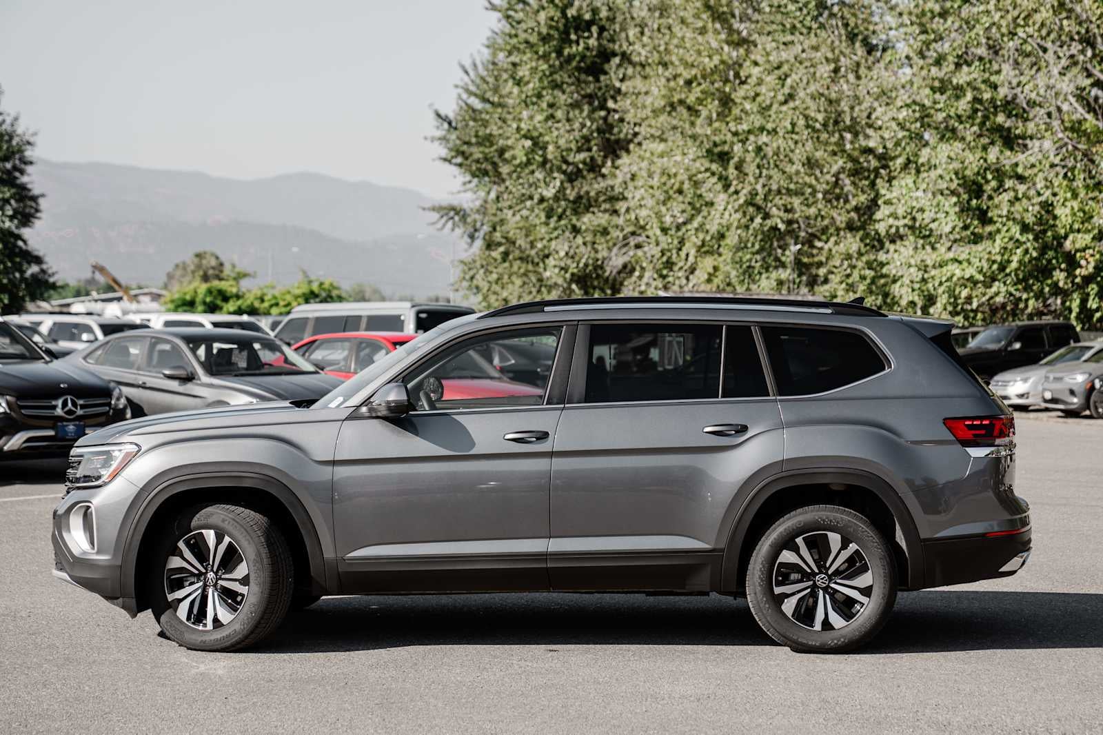 2025 Volkswagen Atlas 2.0T SE