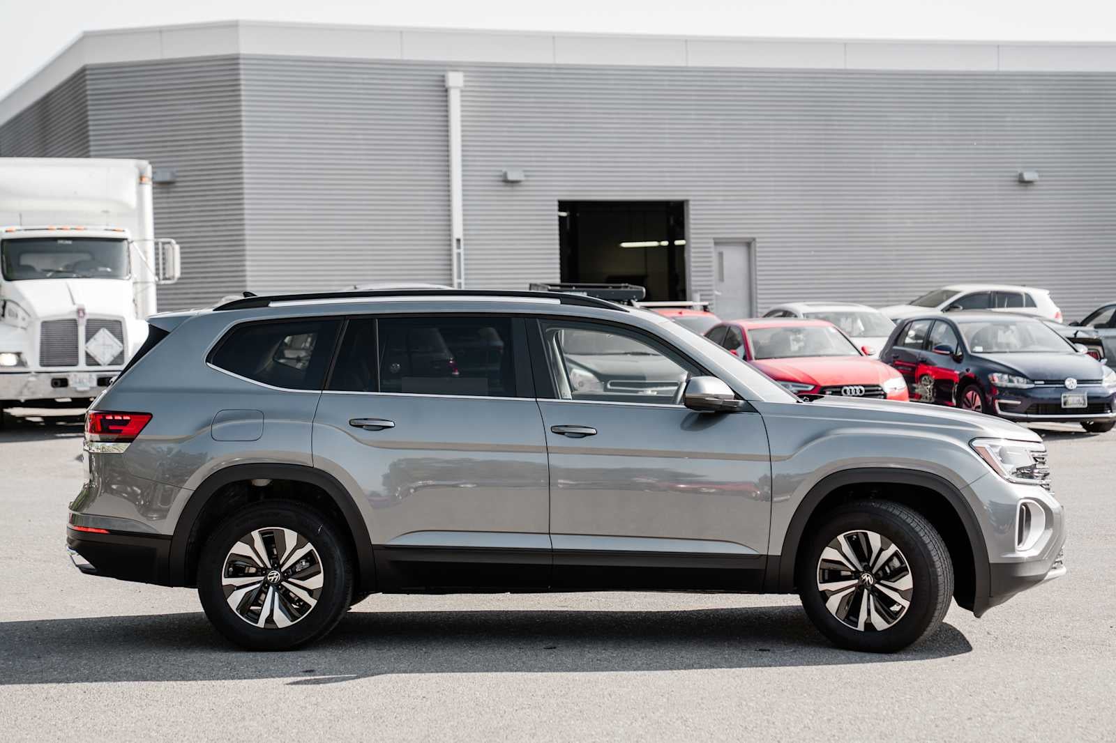 2025 Volkswagen Atlas 2.0T SE
