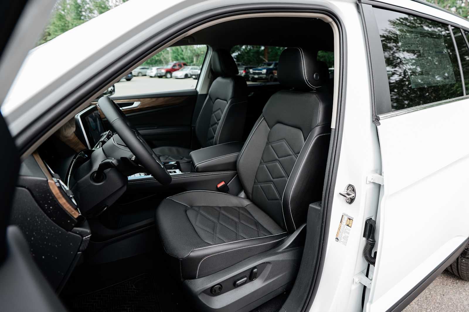 2025 Volkswagen Atlas 2.0T SE