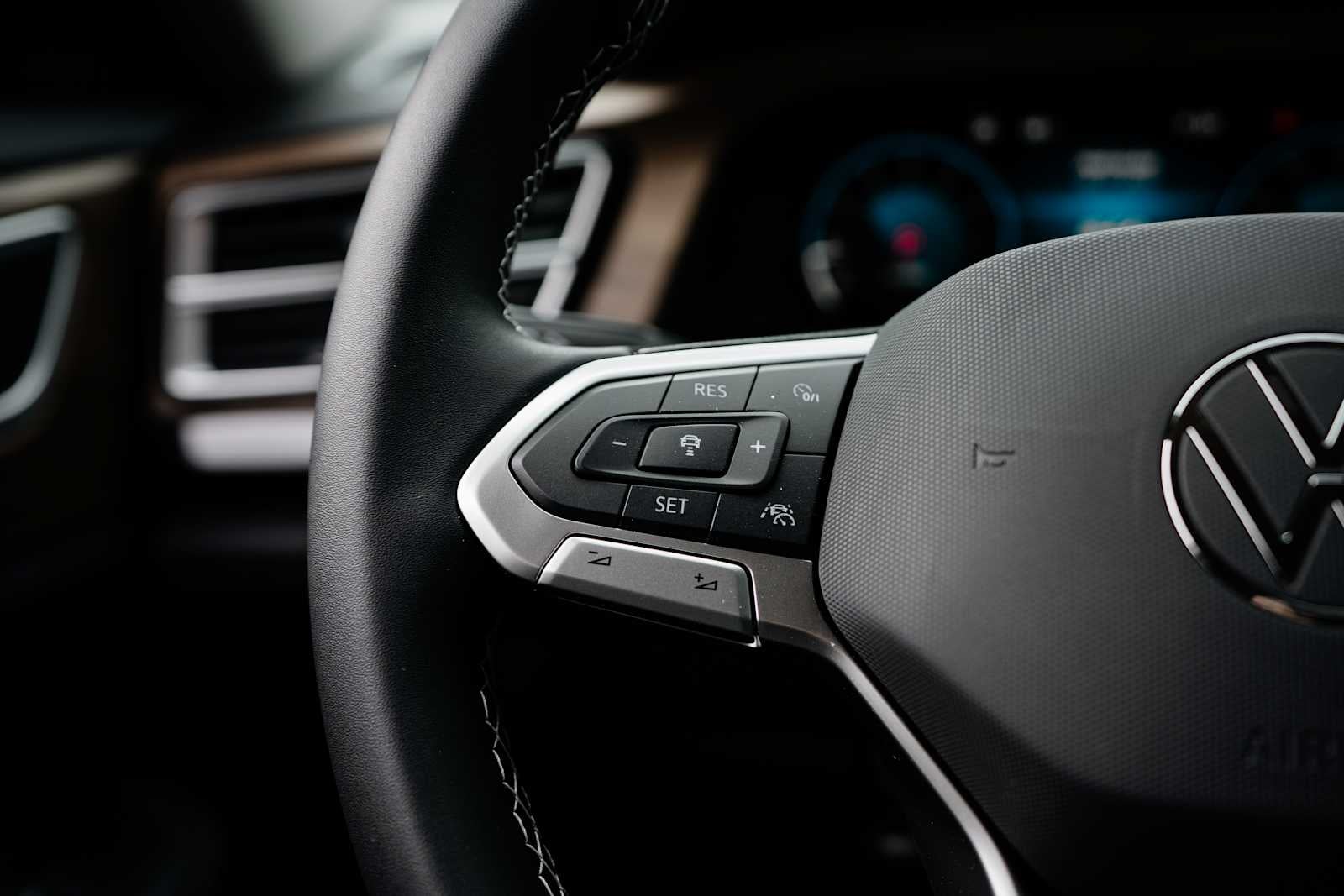 2025 Volkswagen Atlas 2.0T SE