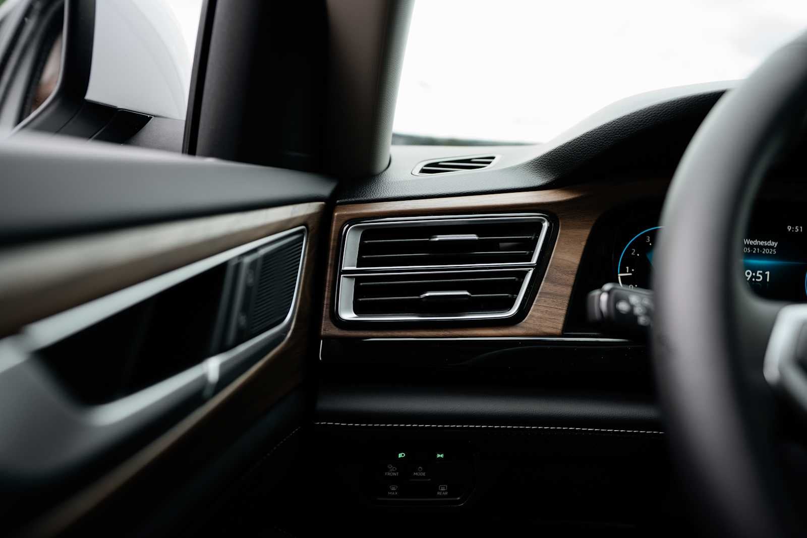 2025 Volkswagen Atlas 2.0T SE