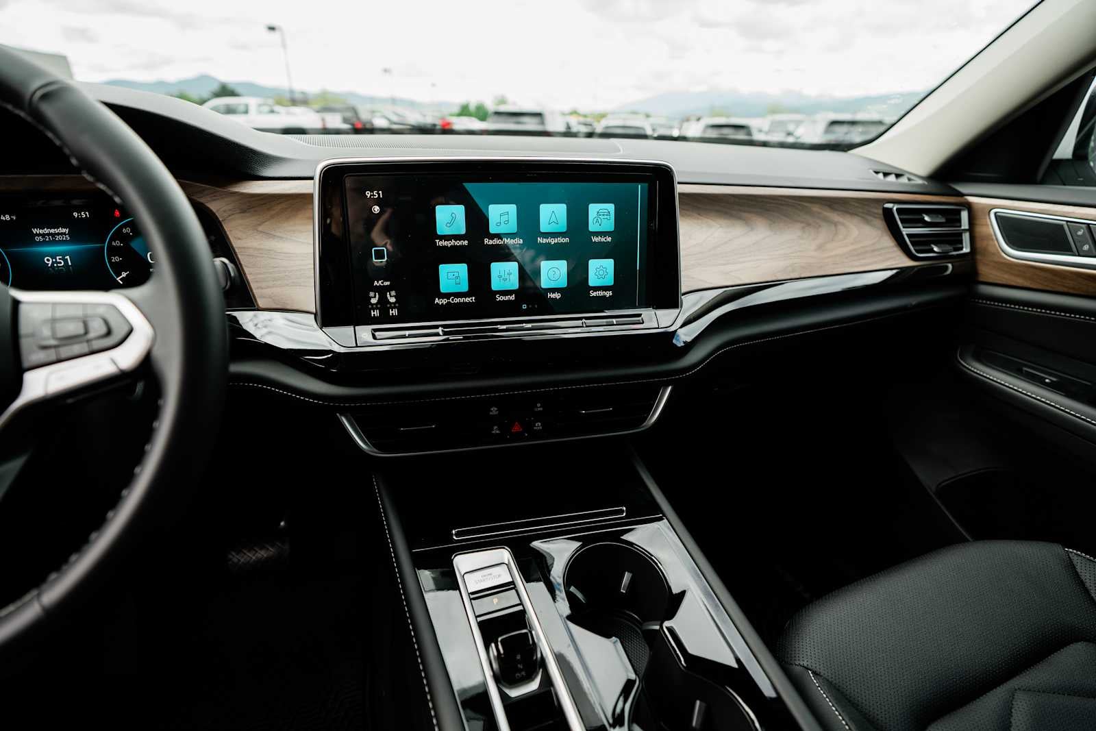 2025 Volkswagen Atlas 2.0T SE