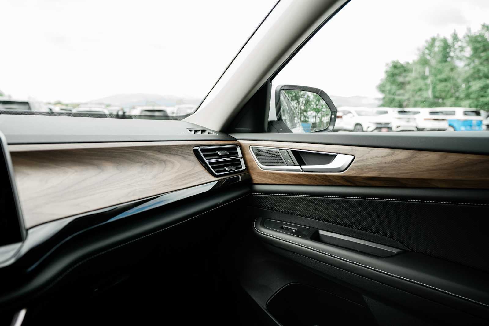 2025 Volkswagen Atlas 2.0T SE