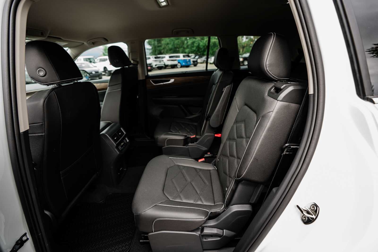 2025 Volkswagen Atlas 2.0T SE