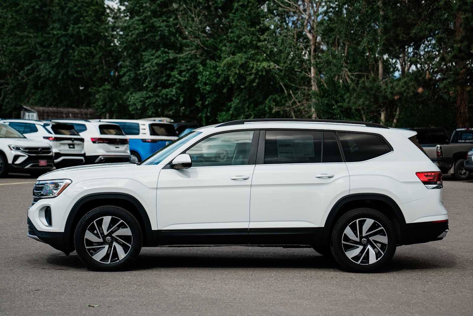 2025 Volkswagen Atlas 2.0T SE