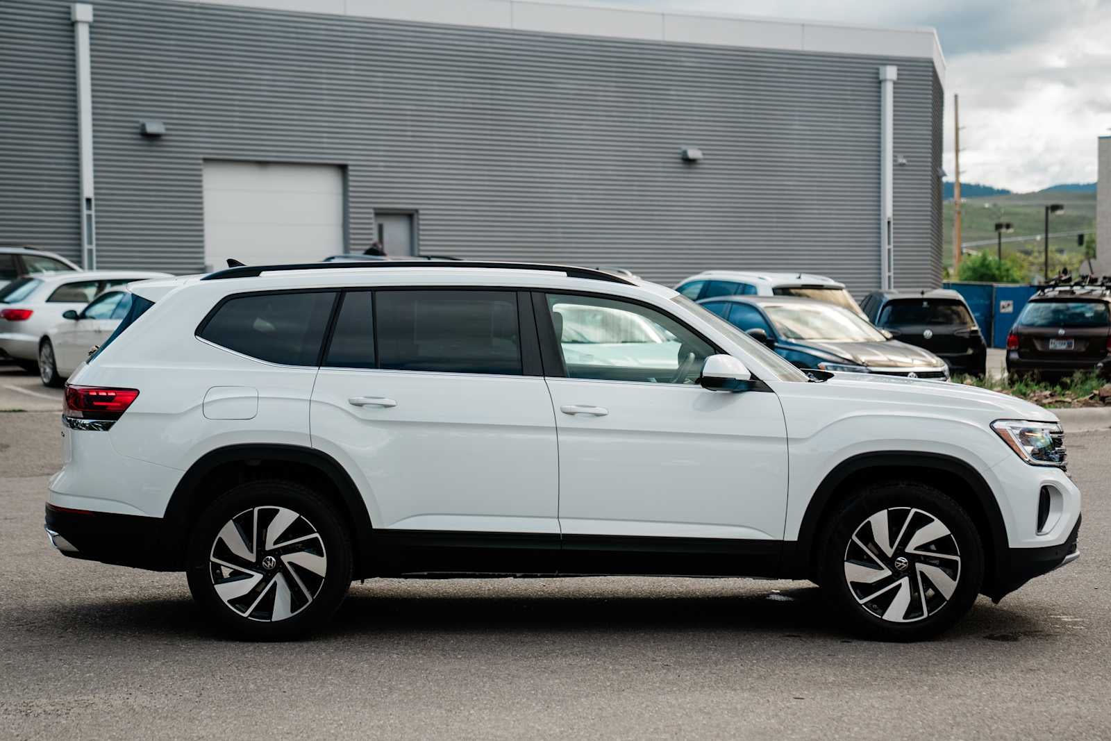 2025 Volkswagen Atlas 2.0T SE