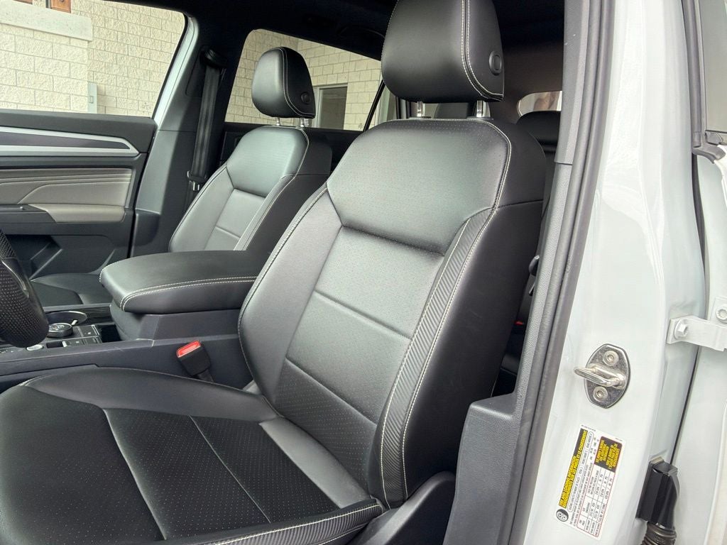 2023 Volkswagen Atlas Cross Sport 3.6L V6 SEL R-Line Black