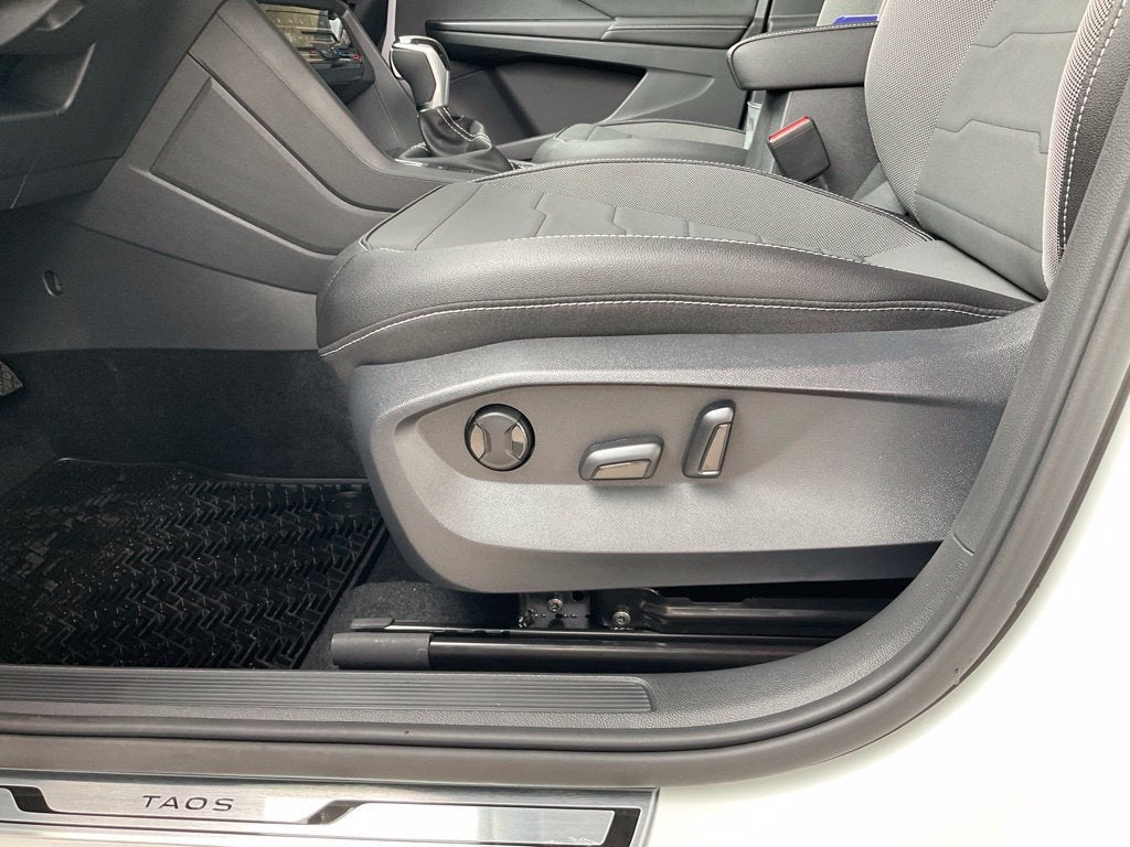 2027 Volkswagen Taos 1.5T SE